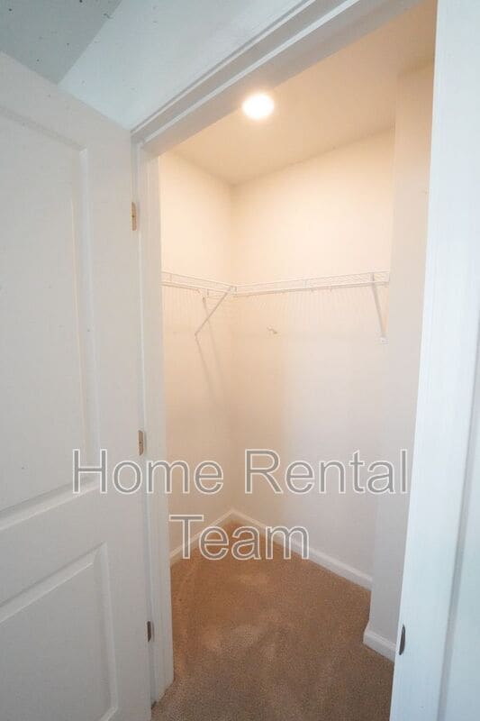 Building Photo - 108 Windrush Pnes