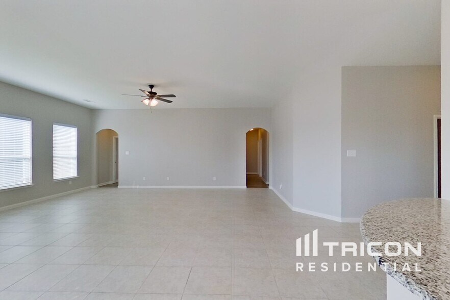 Building Photo - 616 Meadow Springs Dr