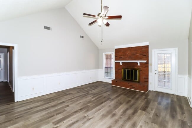 Building Photo - 4462 Garrison Ave