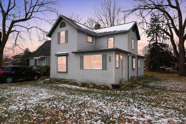 Primary Photo - 56733 Grand River Ave