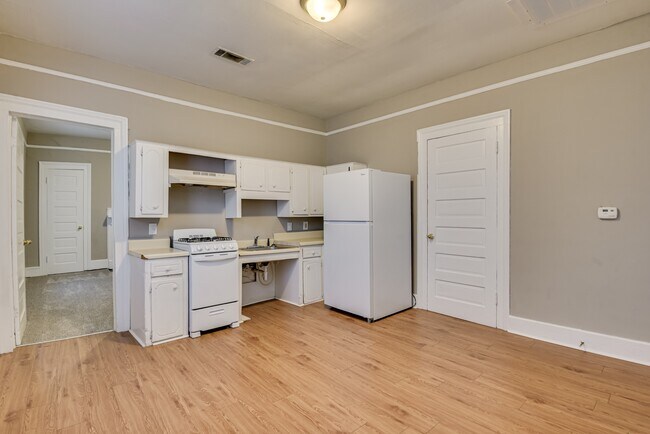 Building Photo - 104 Ellis St