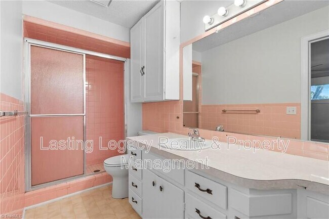 Building Photo - 4850 Ellen Ave