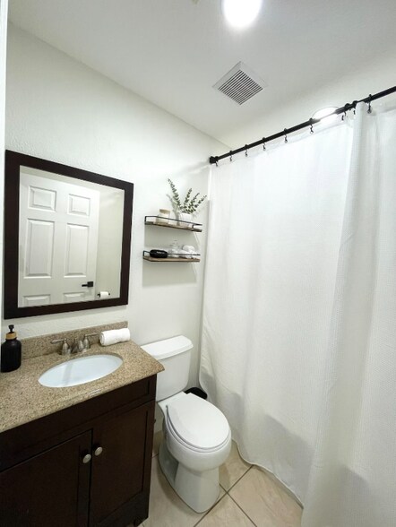 Building Photo - 1115 Normandy Dr