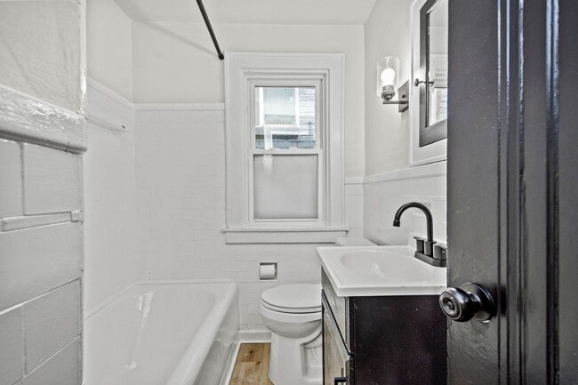 Building Photo - Beautiful 3 bedroom home in Crafton Heights available May 1!