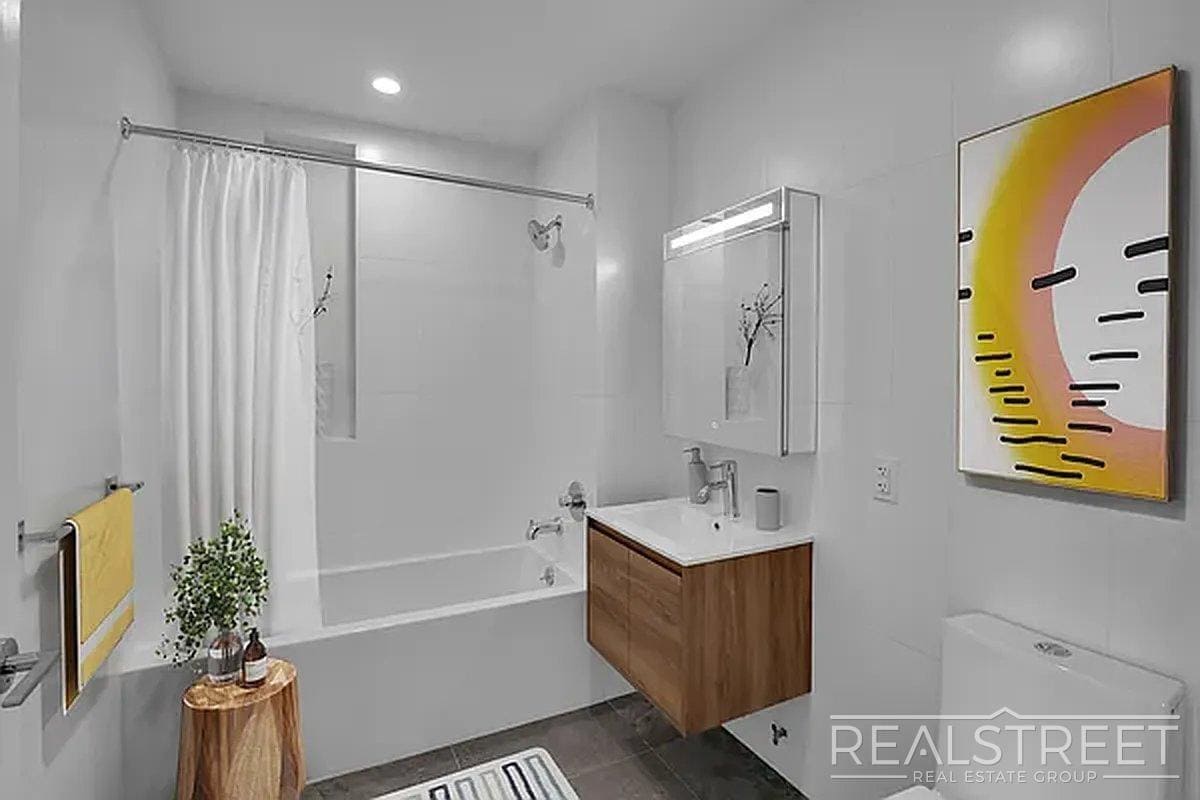 Building Photo - Meeker Avenue