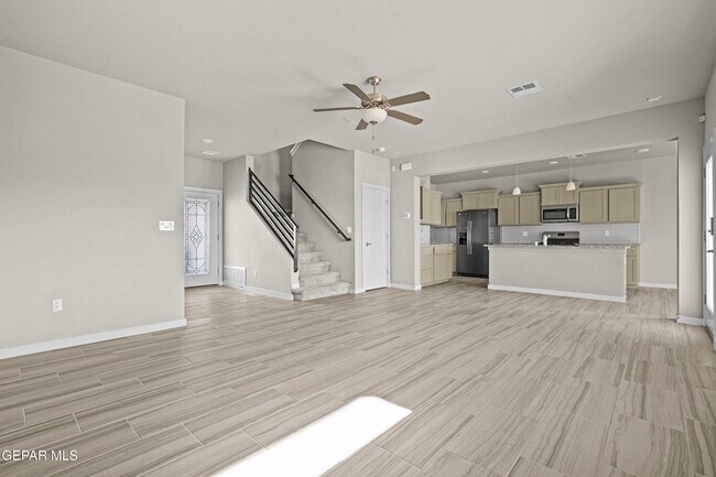 Building Photo - 13900 Villa Vista Ave