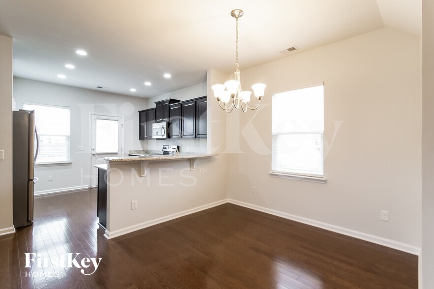 Building Photo - 328 Cantley Ct