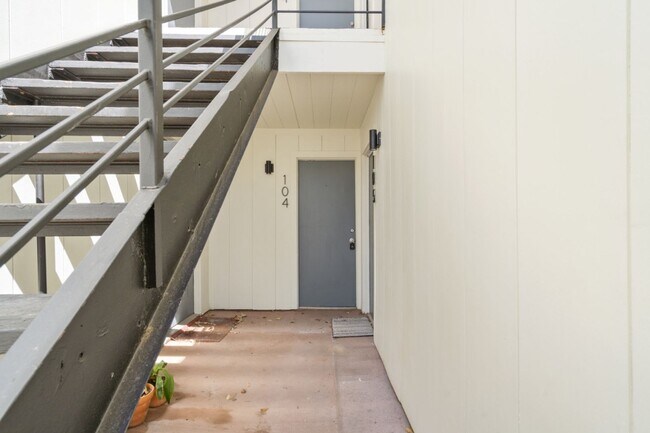 Building Photo - 4105 Speedway, Unit 205
