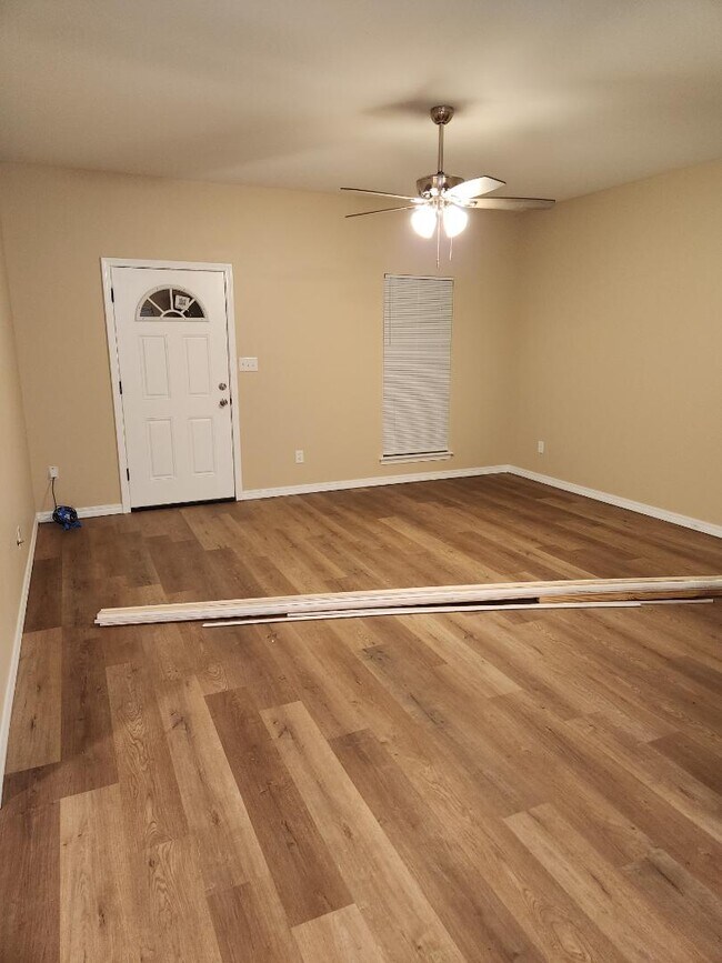 Building Photo - 4925 Catahoula Dr