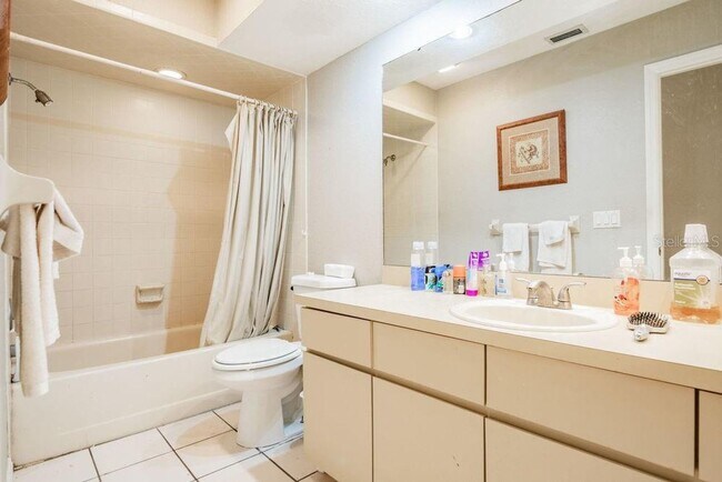 Building Photo - 3 bedroom 3 bath executive home in Imperia...