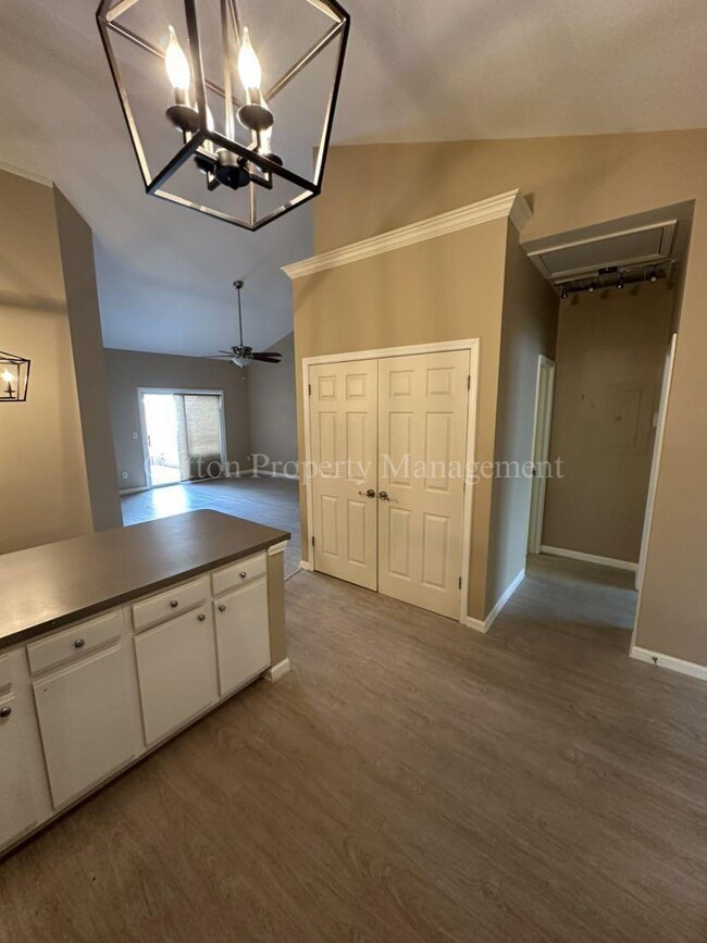 Building Photo - 207 Hibiscus Way