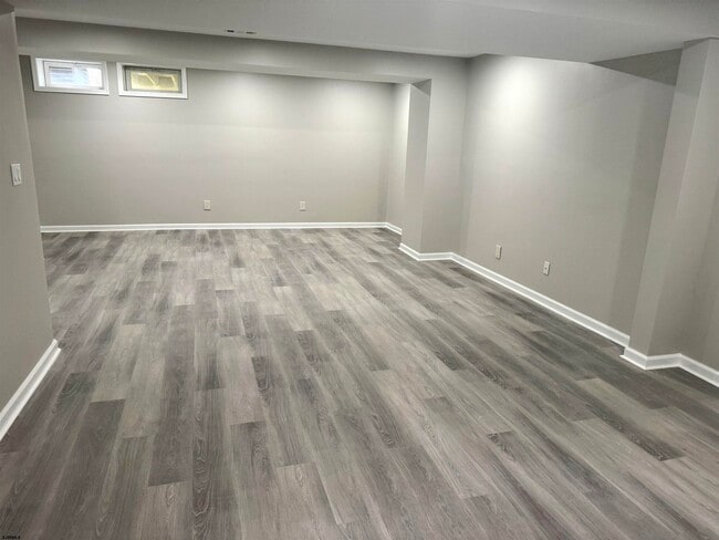 Building Photo - 110 Red Bank Dr