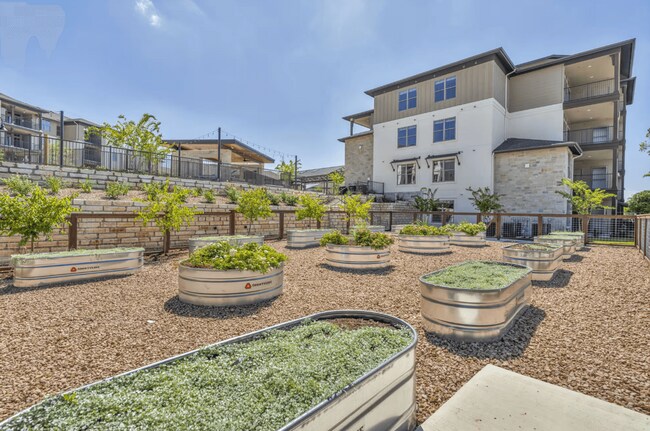 Building Photo - 1501 W Howard Ln