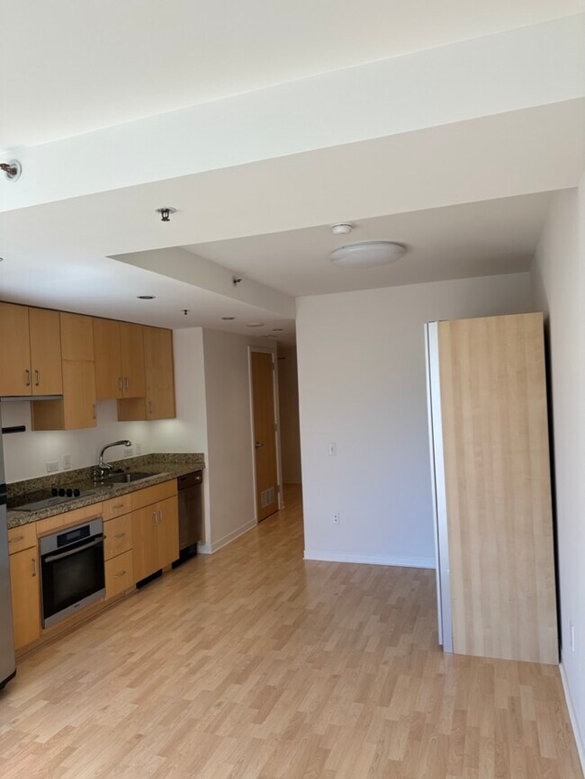 Building Photo - 650 Turk St