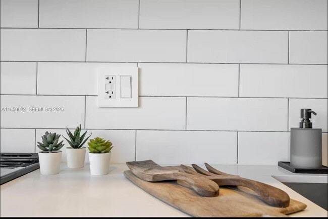 Building Photo - 398 NE 5th St