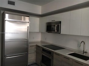 Building Photo - 1300 Brickell Bay Dr