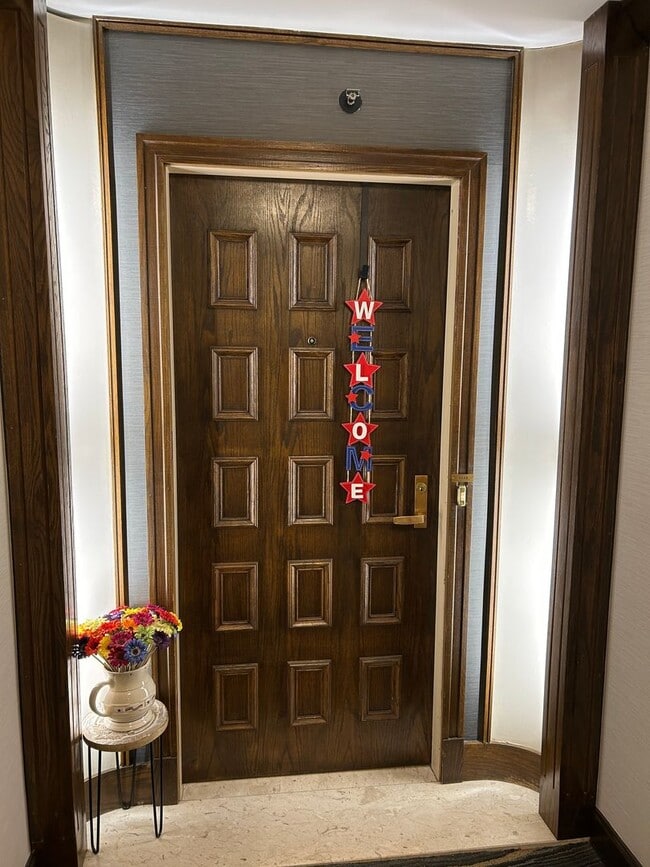 Building Photo - Have It All in Crystal City: Spacious, Stylish & Steps From Everything!