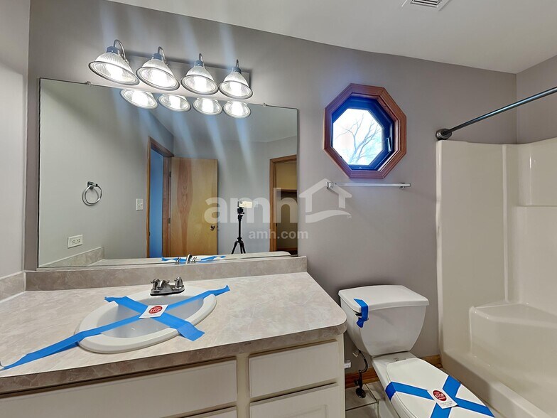 Building Photo - 5154 W Park Ln