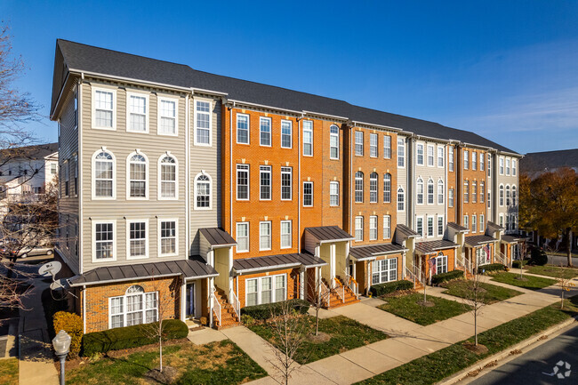 Cross Green Condominiums - 301 Cross Green St Gaithersburg Md 20878 