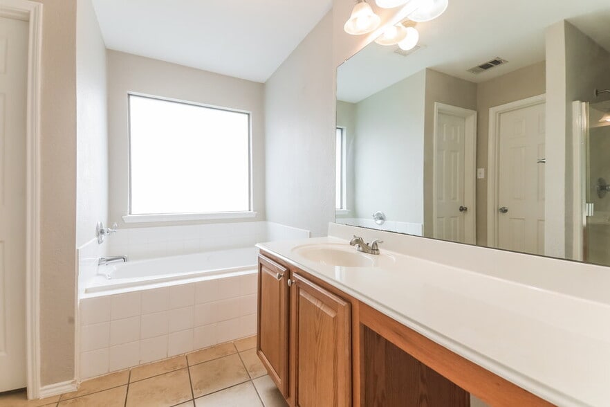 Building Photo - 129 Arbordale Way