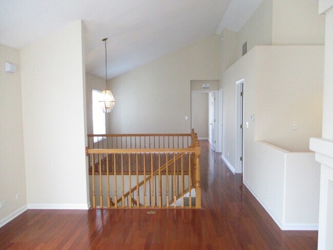 Building Photo - 656 S Rosehall Ln
