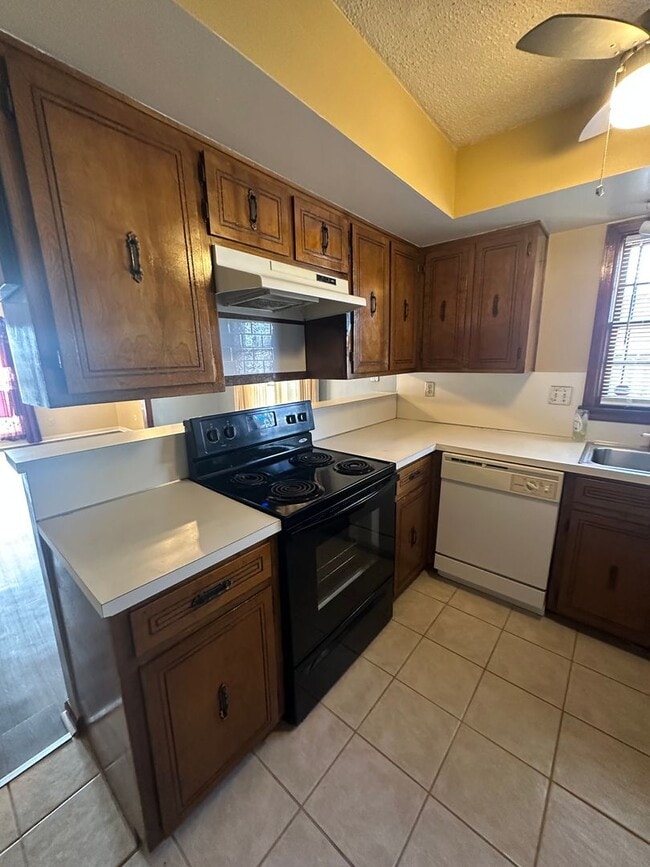 Building Photo - 743 Leicester Dr