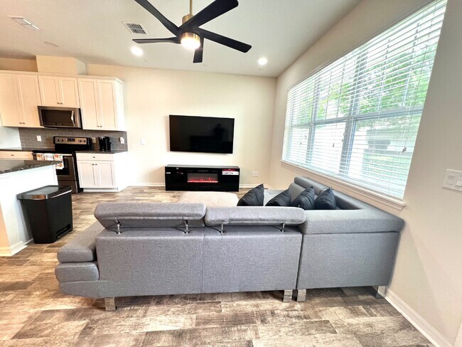 Building Photo - 1043 Taramundi Dr