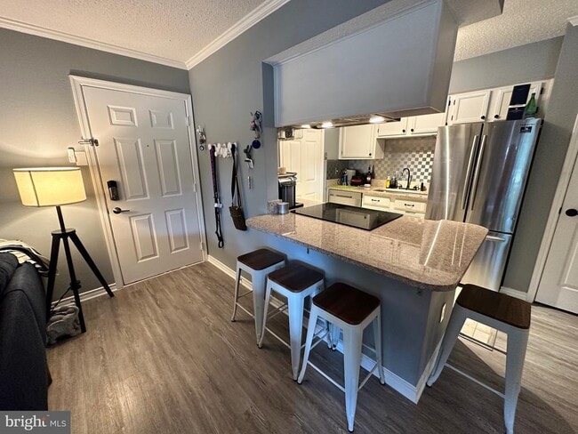 Building Photo - 1538 Lincoln Way