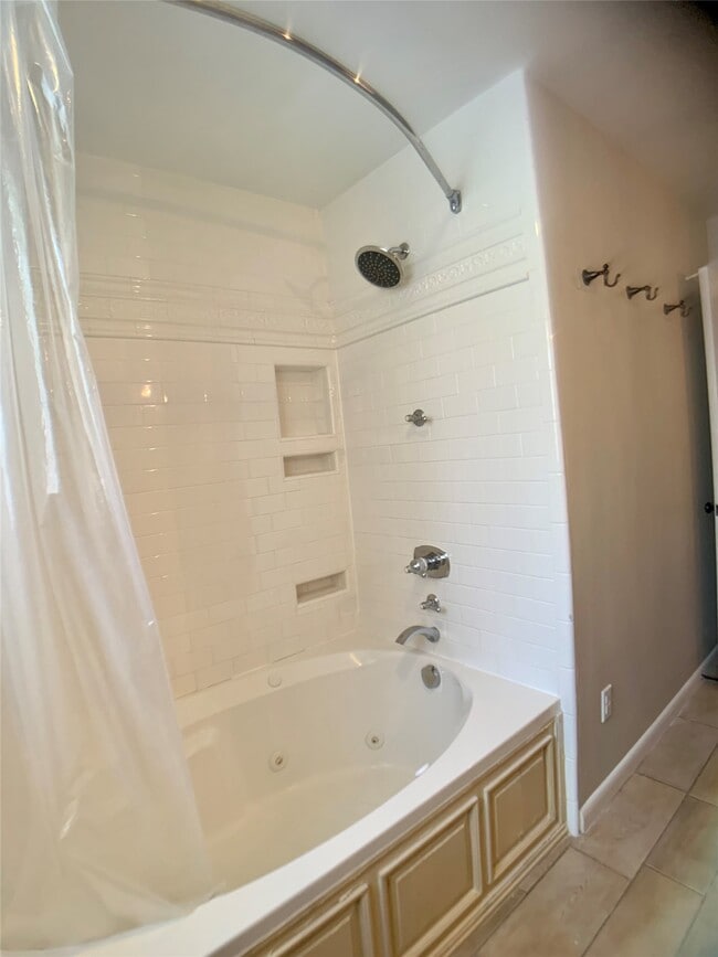 Building Photo - 9634 Fairdale Ln