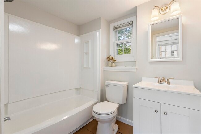 Building Photo - 191-193 South St