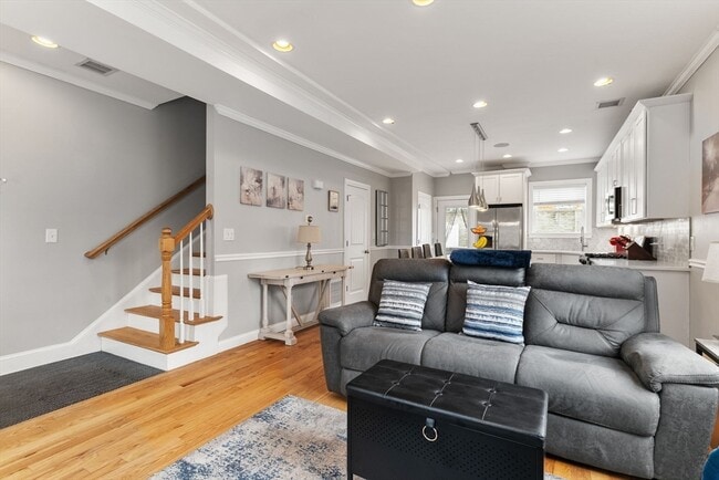 Building Photo - 51 Robey St