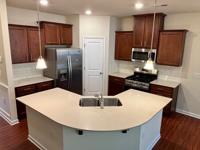 Building Photo - 1005 Epiphany Rd