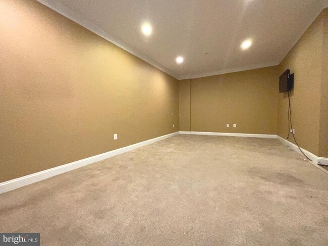 Building Photo - 3911 Chain Bridge Rd