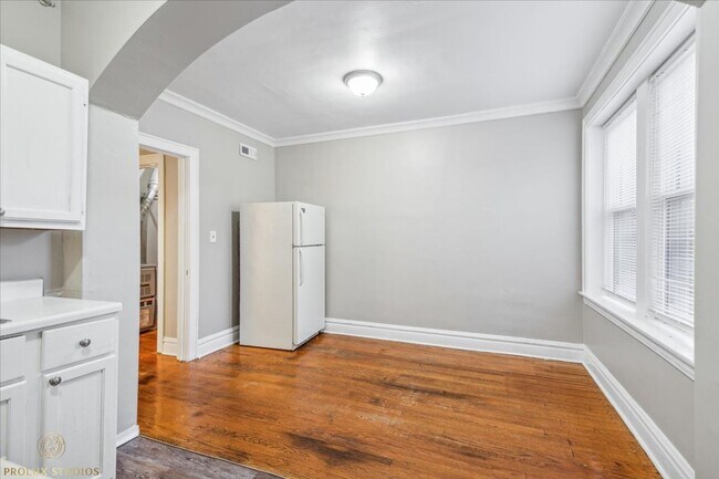 Building Photo - 5041 W 18th St