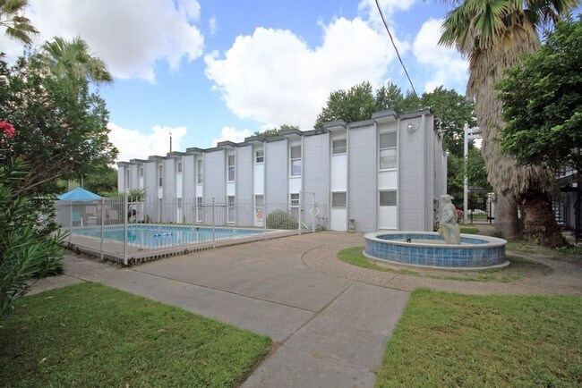 Building Photo - 1000 Heights Blvd