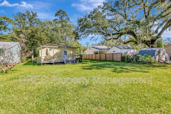 Building Photo - 204 S Hampton St