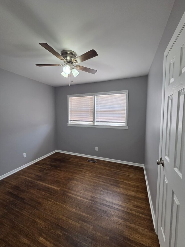 Building Photo - 1200 E Beaumont St