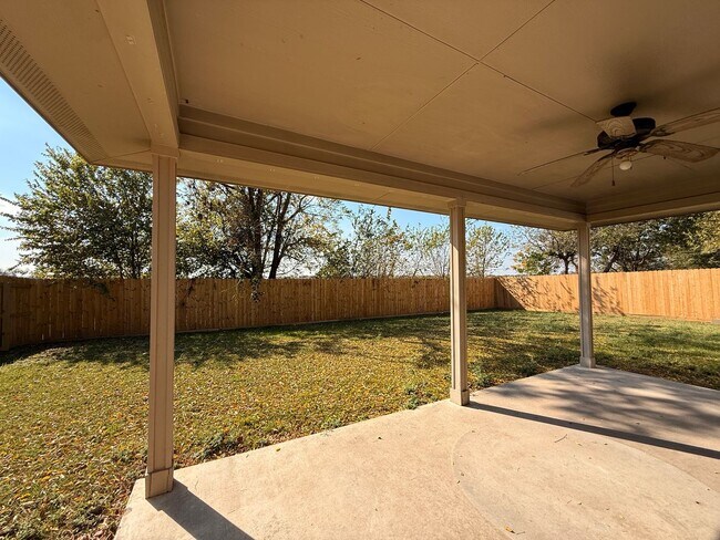 Building Photo - Temple West Gem!