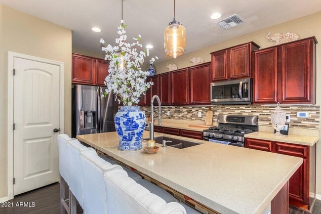 Building Photo - GORGEOUS home in THE KNOLLS at Power Ranch!