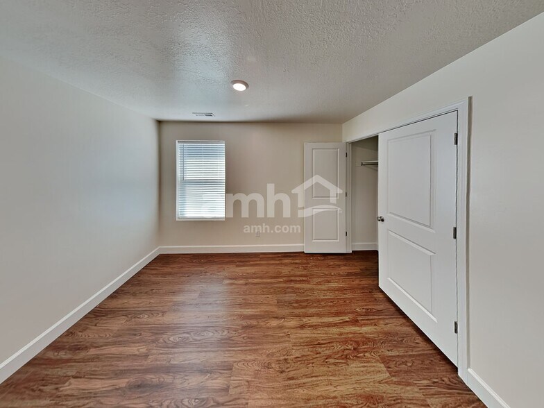 Building Photo - 1176 Wagon Way