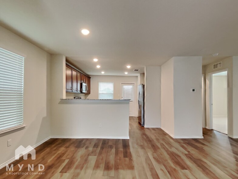 Building Photo - 707 Wild Olive Wy