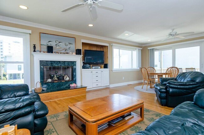 Building Photo - (W098) 4 Sea Oats Lane, Wrightsville Beach...