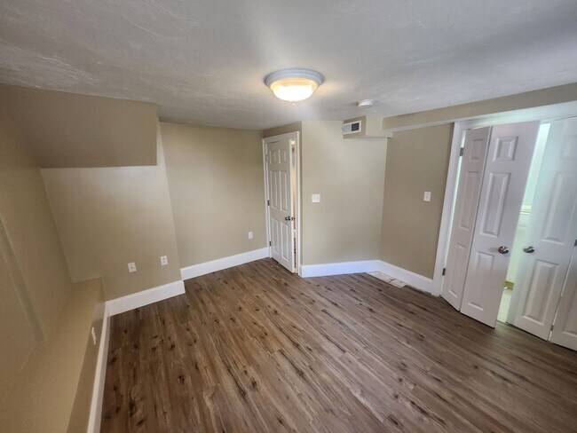 Building Photo - Bi Level Rehabbed 2 Bd 2 Bath With Laundry...