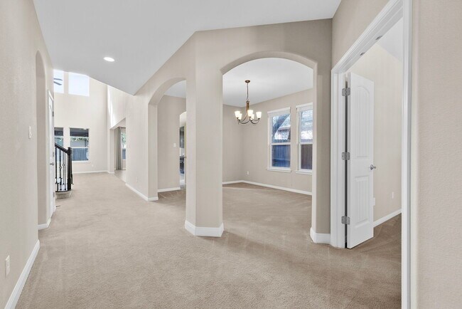 Building Photo - 2406 Sweetwater Ln