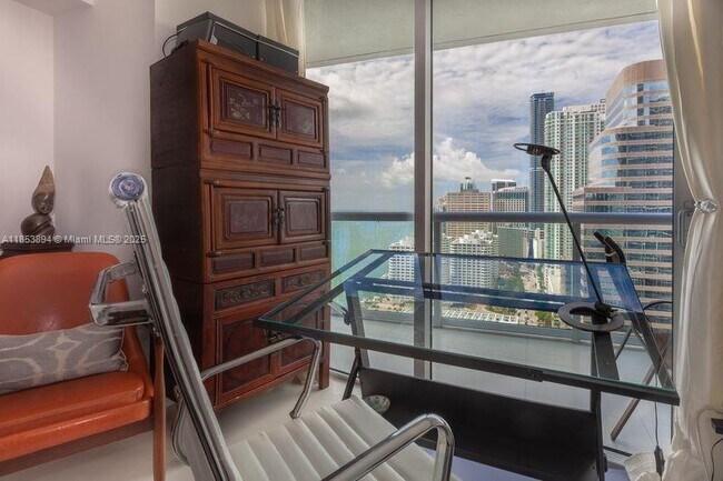 Building Photo - 495 Brickell Ave