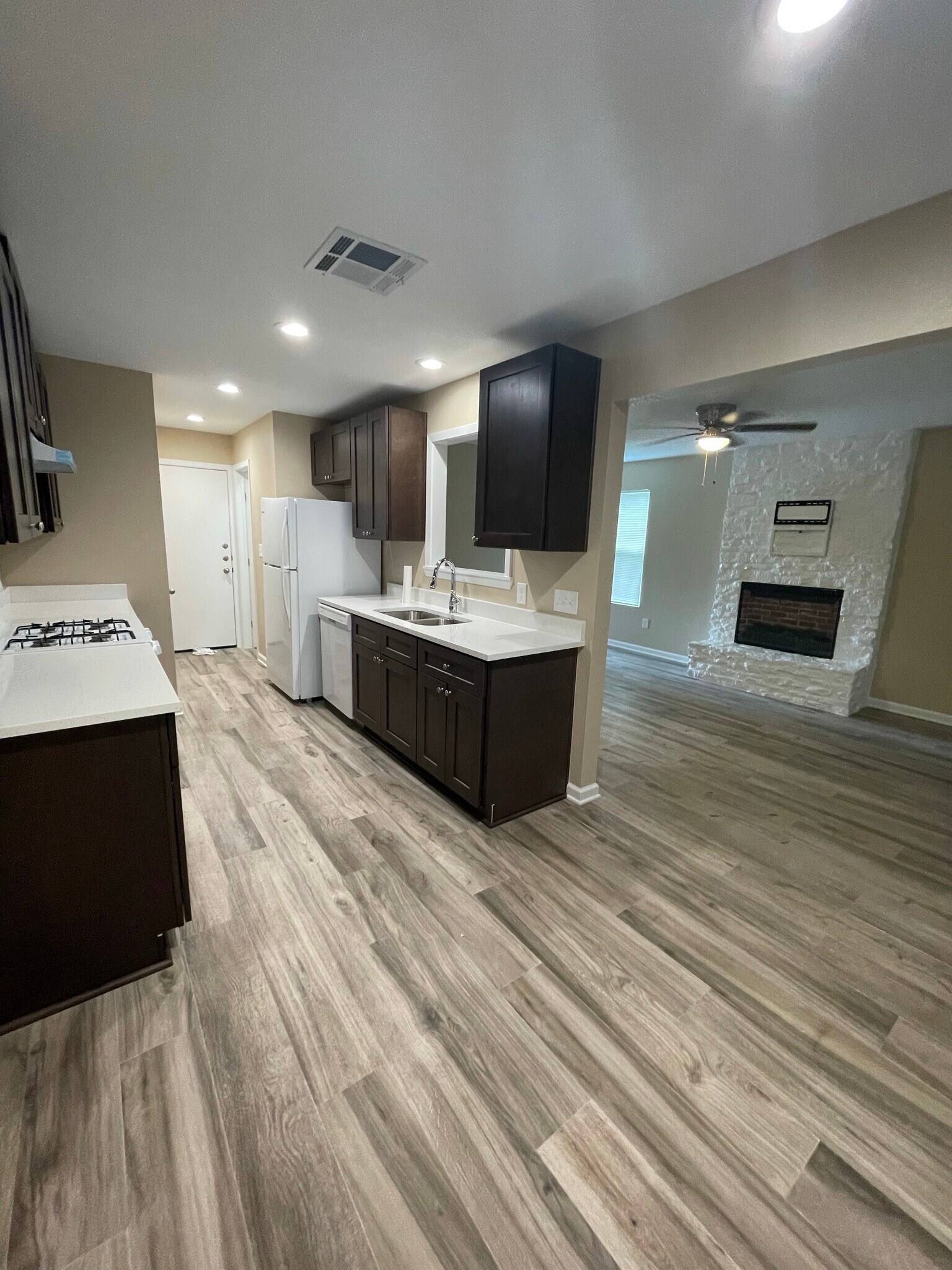 Building Photo - 410 Parkhill Cove