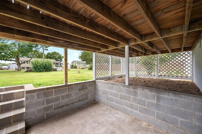 Building Photo - Charming Bi-Level for rent in Milford, $2,...