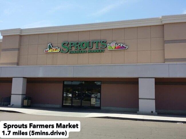 Building Photo - 777 E Stella Ln