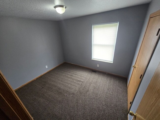 Building Photo - 4 Bedroom House