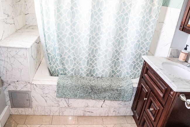 Building Photo - 36 Lancaster St